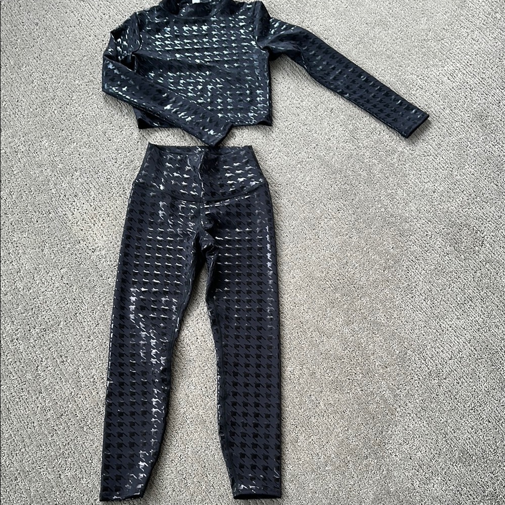 Noli Yoga Set - top m and pants s